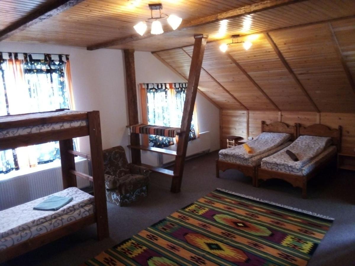 Guest House Mansarda Iaremcea Exterior foto