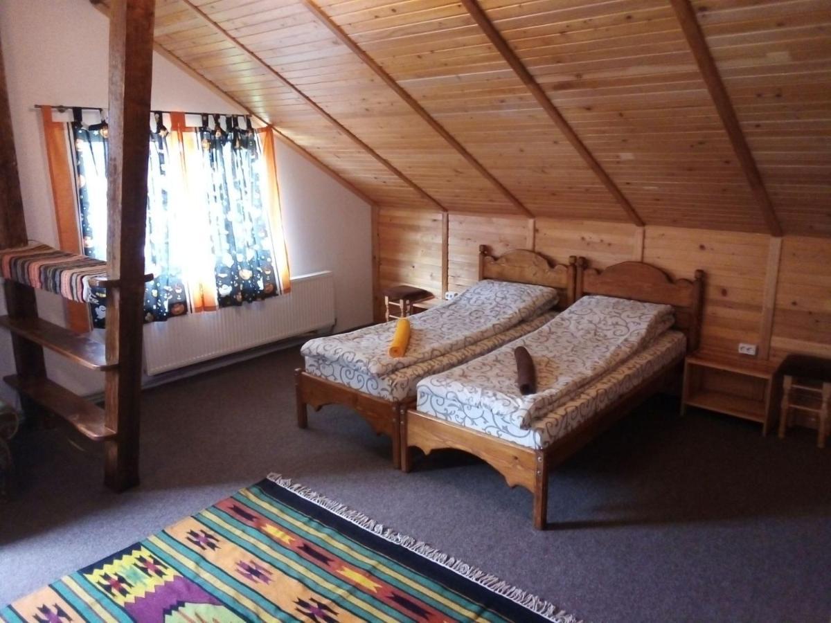 Guest House Mansarda Iaremcea Exterior foto