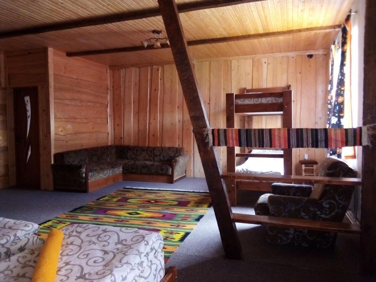 Guest House Mansarda Iaremcea Exterior foto