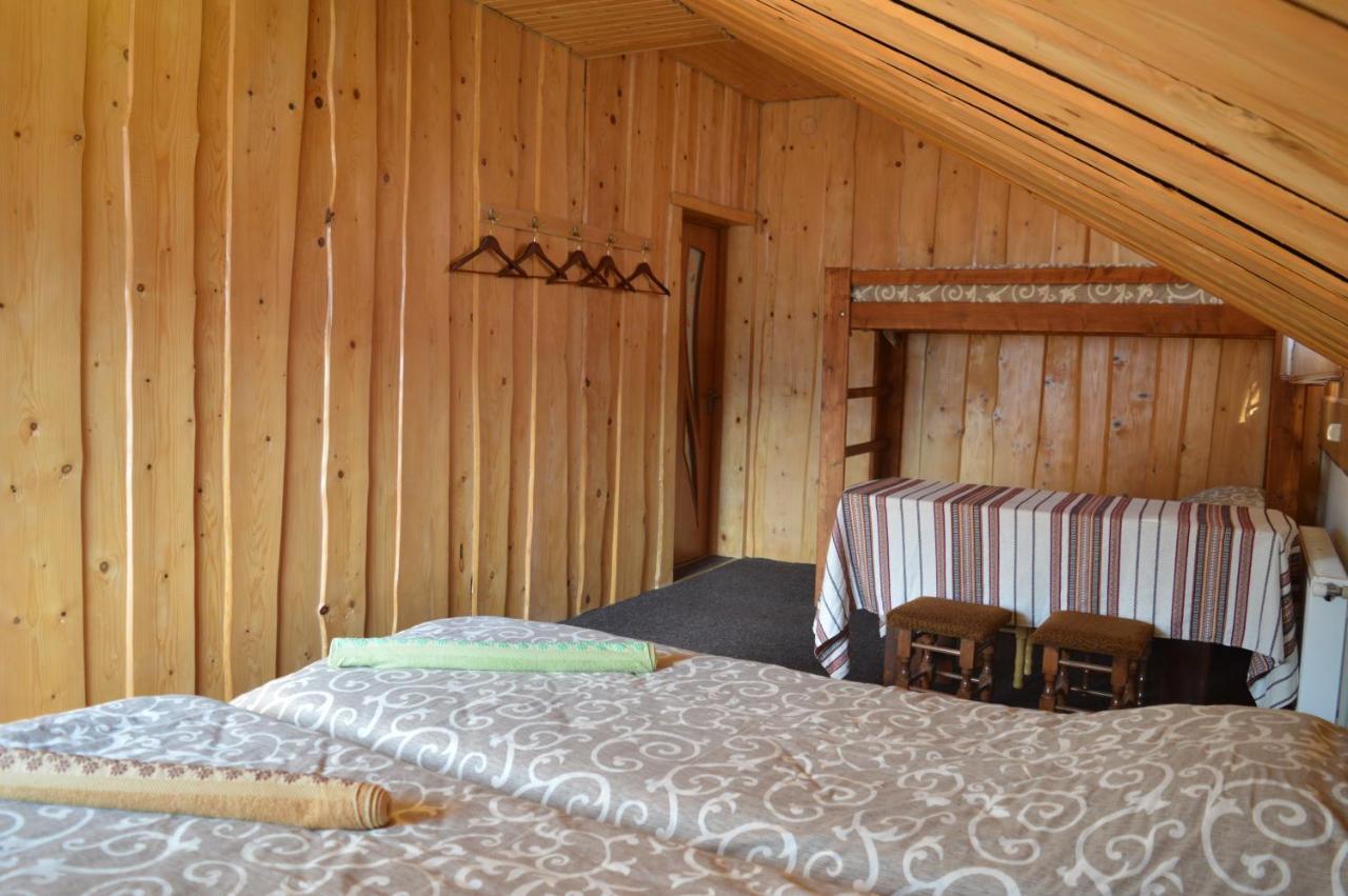 Guest House Mansarda Iaremcea Exterior foto