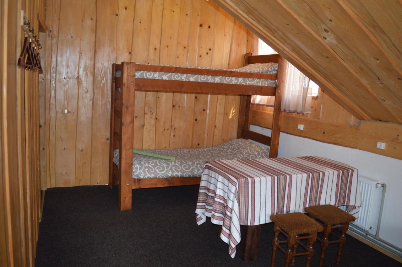 Guest House Mansarda Iaremcea Exterior foto